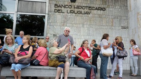 Deudores del BHU. Foto: Pablo Vignali / adhocFOTOS
