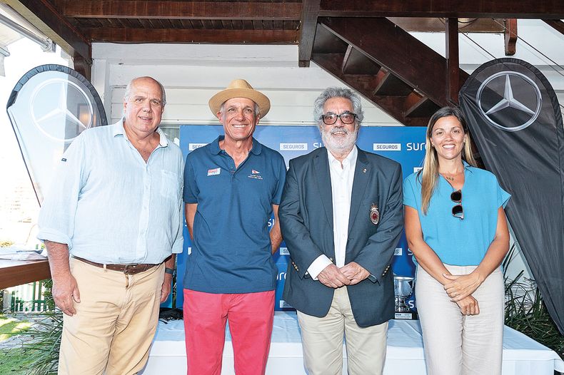 Director de Seguros en Seguros SURA Juan Artagaveytia, presidente de la Comisión de Regatas del Yacht Club Punta del Este Álvaro Robaina Gioscia, síndico del Yacht Club Punta del Este Gustavo González Piedra y gerenta de Marketing, Entorno y Clientes