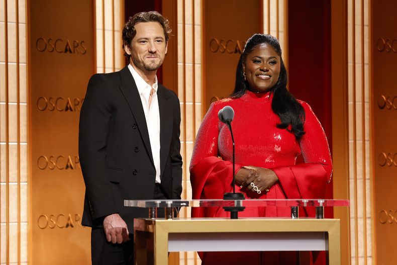 Los actores estadounidenses Lewis Pullman y Danielle Brooks anunciaron los nominados a la 98a edición de los premios Oscar en el Teatro Samuel Goldwyn de Beverly Hills.