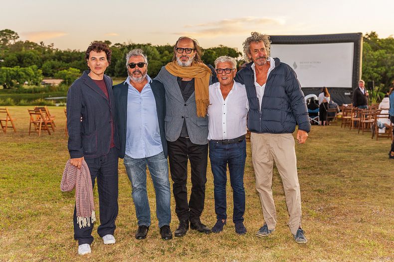 Director del documental Alessio Rigo de Righi, cofundadores de La Huella Gustavo Barbero y Marti´n Pittaluga, Carlos Gorosito y el tambie´n cofundador del parador Guzmán Artagaveytia