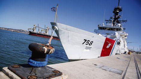 Buque USCGC Stone en el puerto de Montevideo. Fotos: Mauricio Zina, adhocFOTOS / Búsqueda
