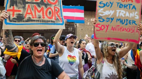 “Marcha antifascista y antirracista” en repudio a los dichos de Javier Milei en el Foro Económico Mundial de Davos, en Montevideo.&nbsp;&nbsp;