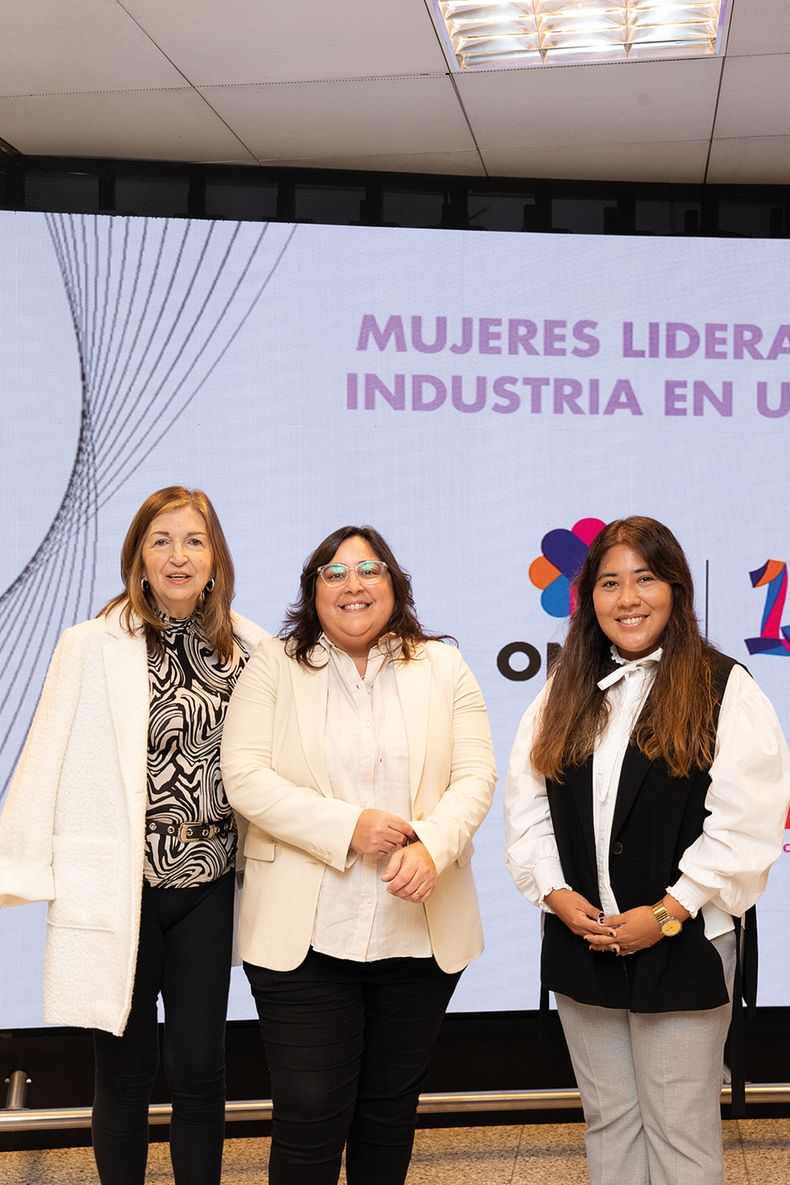 De OMEU: fundadora Beatriz Salemmi y directora ejecutiva Fernanda Castellanos con Marysela Burgos