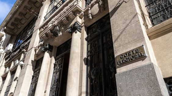 Edificio de la Corte Electoral en Ciudad Vieja en Montevideo Foto: Mauricio Zina / adhocFOTOS Edificio de la Corte Electoral en Ciudad Vieja en Montevideo Foto: Mauricio Zina / adhocFOTOS