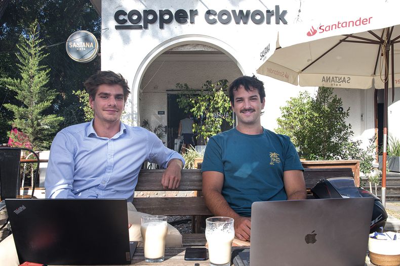Manuel Pino y Juan Kowalczyk, trabajando en Santana