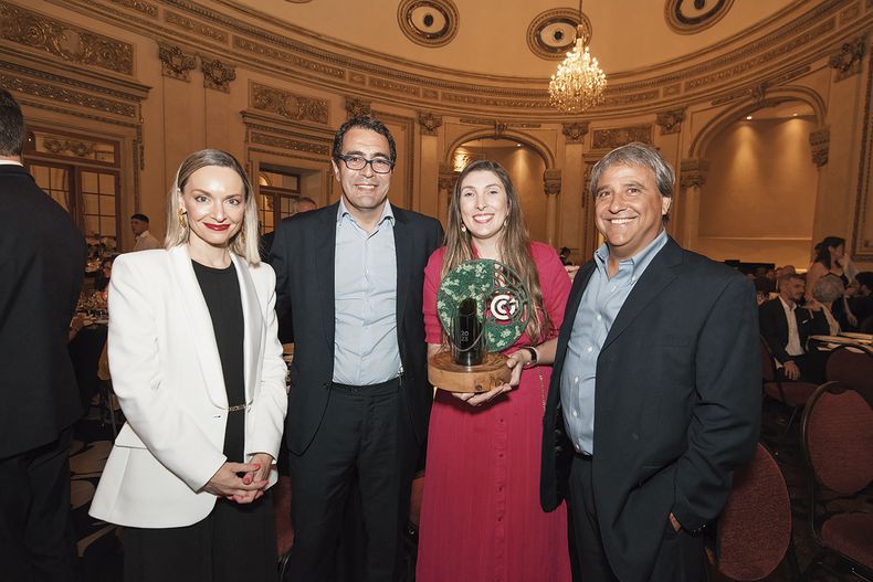 De L’Oréal Groupe: gerenta de Marketing de la División de Productos Profesionales Viviana Cappi, director general Nicolás Oberti, gerenta de Asuntos Corporativos y Sustentabilidad Cecilia Cardozo y director de Operaciones Francisco Jaureguy