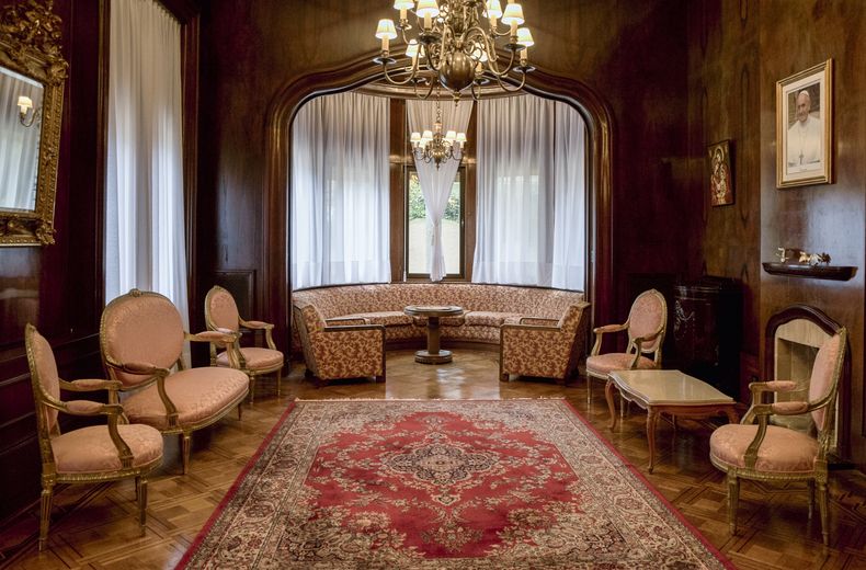 El estilo de la casa combina elementos del art nouveau con rasgos característicos de la arquitectura ecléctica de la década del 30.