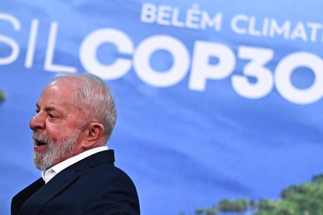 El presidente de Brasil, Luiz Inácio Lula da Silva, asiste a una rueda de prensa este miércoles, en el Centro de Convenciones Hangar donde se realiza la COP30, en Belém (Brasil).