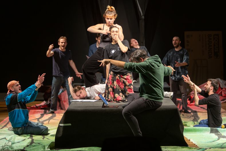 El elenco de La Manufacture, dirigido por Gabriel Calderón, en un ensayo de ‘Zucco’