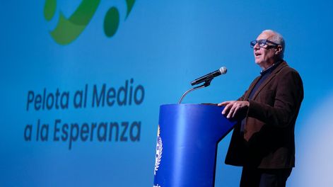 Ministro del Interior, Carlos Negro, durante el acto de conmemoración de los 15 años de Pelota al Medio a la Esperanza.