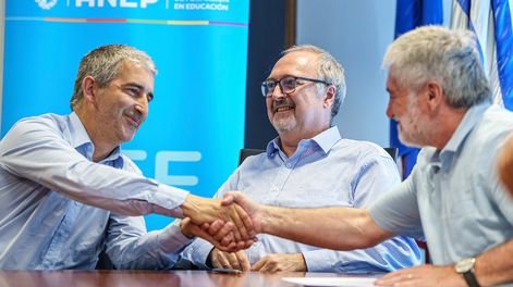 El presidente del Codicen de la ANEP, Pablo Caggiani, el presidente del Consejo de Formación en Educación, Walter Fernández Val, y el rector de la Universidad Pedagógica Nacional de Argentina, Carlos Rodríguez.