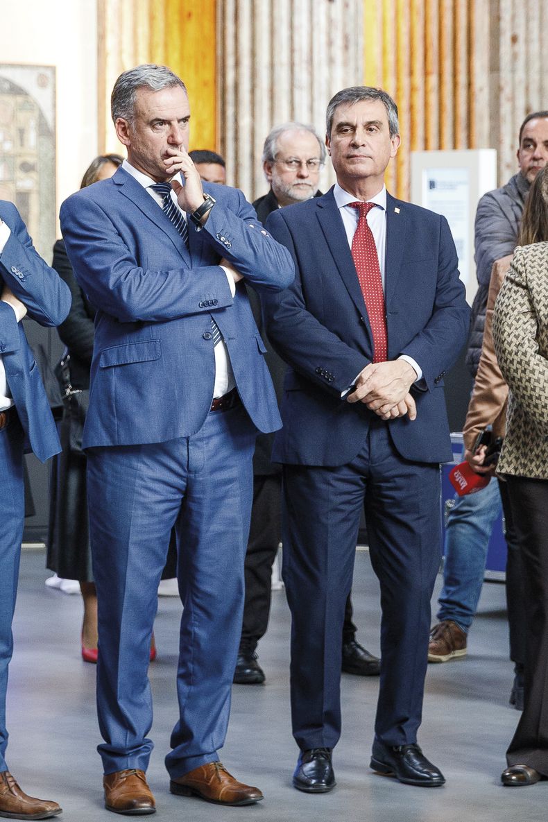 Presidente de la República Yamandú Orsi y presidente del BROU Álvaro García