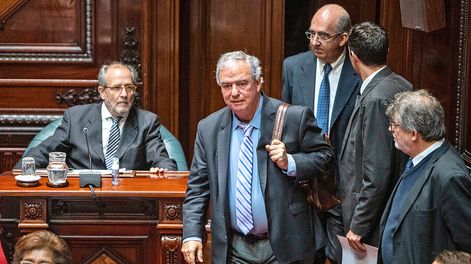Luis Alberto Heber durante el llamado a sala en régimen de Comisión Genera. Foto: Mauricio Zina / adhocFOTOS