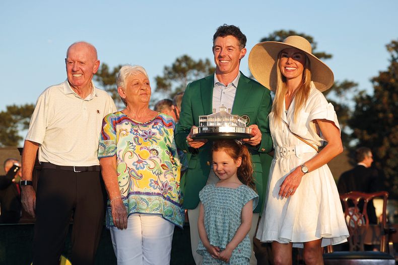 Rory McIlroy celebró el triunfo junto a sus padres, su esposa Erica y su hija de cinco años, Poppy.