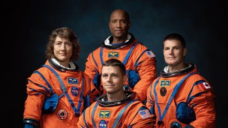 De izquierda a derecha, de los astronautas de la NASA Reid Wiseman, Victor Glover y Christina Hammock Koch, junto con el astronauta de la Agencia Espacial Canadiense, Jeremy Hansen.&nbsp;