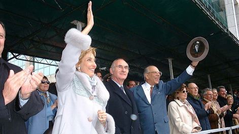 El presidente argentino, Fernando De la Rúa, en una visita a Montevideo, meses antes de que empezaran las crisis en ambos márgenes del Río de la Plata