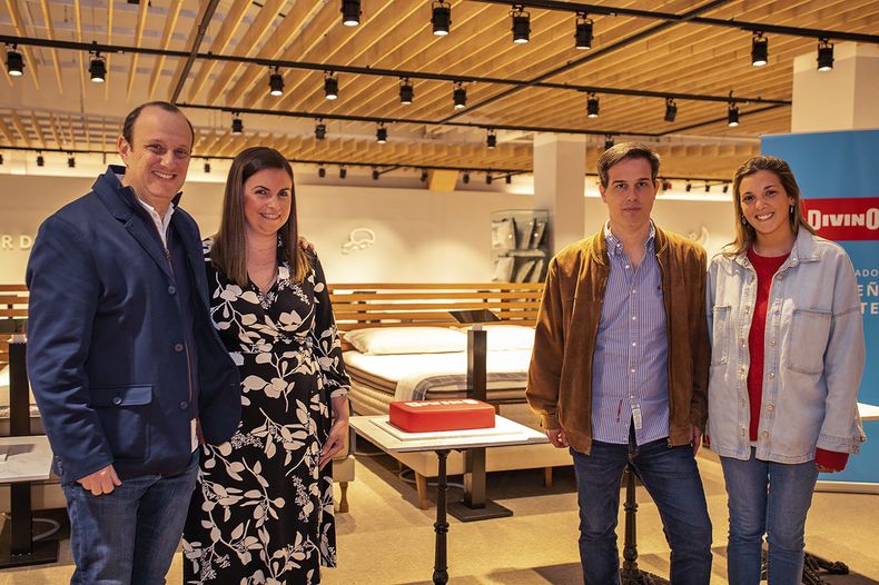 El director de Notable Pipe Stein con la gerenta de Marketing de Divino Victoria Dutra, el gerente comercial de Divino Federico Durán y la directora de Desarrollo de Fondo de Techo Lucía Mainardi 