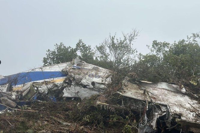 Quince muertos en accidente de avión de pasajeros en el norte de Colombia.