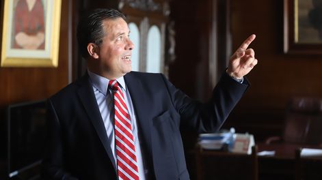 Salvador Ferrer, en su despacho en la sede central del BROU