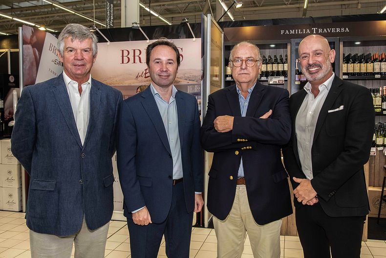 De GDU: vicepresidente Guillermo Vivo, gerente de Marketing y Transformación Digital Martín Gómez, gerente de Compras Roberto Couce y CEO Jean Christophe Tijeras