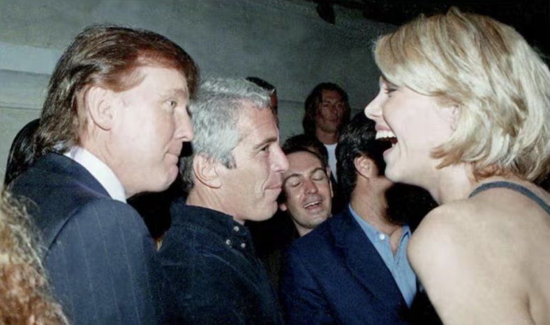 Donald Trump, junto a Jeffrey Epstein en una fiesta.
