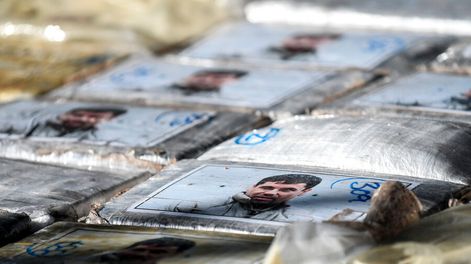 Ladrillos de cocaína incautados durante una operación policial de 2021 que golpeó a una organización narco que trabajaba en el puerto de Montevideo