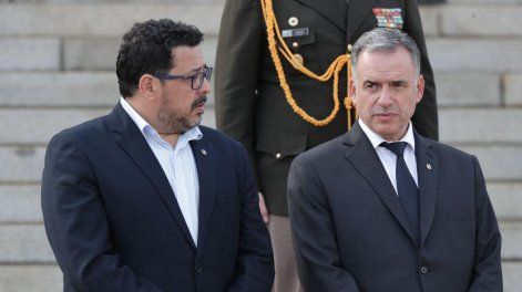 Yamandú Orsi y Alejandro Sánchez asisten al cortejo fúnebre de José Mujica, 14 de mayo 2025 &nbsp;