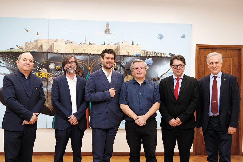 Decano de la Facultad de Diseño de ORT Oscar Aguirre, coordinador académico de la Licenciatura en Diseño, Arte y Tecnología Fabián Barros, experto en IA y cultura Valentin Schmite, director del MNAV Enrique Aguerre, agregado de Cooperación Lingüística y Cultural en la Embajada de Francia Darío Arce y vicerrector de Gestión y Desarrollo Institucional Eduardo Hipogrosso