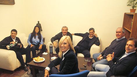 imagen de Una reunión para mostrar unidad blanca que terminó con reproches