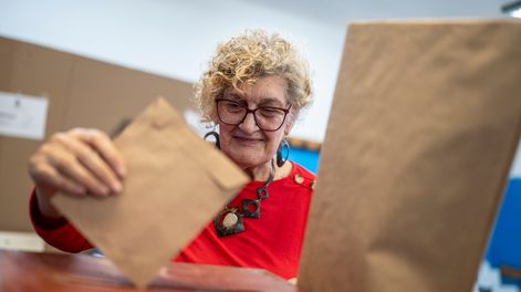 Durante la votación en las elecciones presidenciales de segunda vuelta de Uruguay