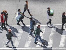 Cruce peatonal. Foto: Santiago Mazzarovich, adhocFOTOS