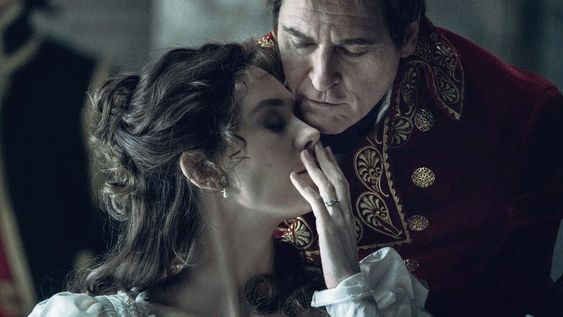 Vanessa Kirby y Joaquin Phoenix en Napoleón. Foto:Apple Vanessa Kirby y Joaquin Phoenix en Napoleón. Foto:Apple