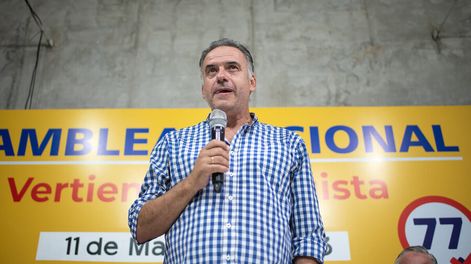 Yamandú Orsi en la sede del Frente Amplio en Montevideo. Foto: Gianni Schiaffarino / adhocFOTOS