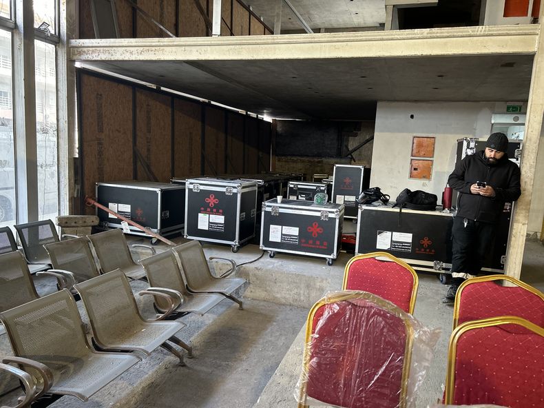 El lugar donde se guardan los equipos será destinado a la cafetería.