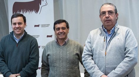 El CEO de Climit, Agustín Inthamoussu, el producctor Marcelo Bonomi, de Vaquería del Este, y el CEO de Marfrig Uruguay Marcelo Secco