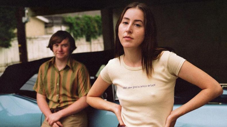 Cooper Hoffman y Alana Haim
