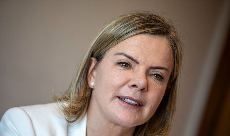 Presidenta del Partido de los Trabajadores, Gleisi Hoffmann, durante la entrevista con Búsqueda. Foto: Mauricio Zina / adhocFOTOS