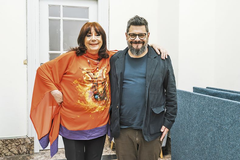 Ludovica Squirru junto al director editorial de Penguin Random House Julián Ubiría.