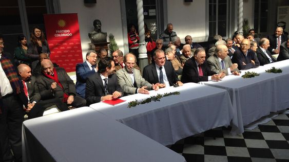 imagen de Batlle y Sanguinetti retornan a la primera línea de un diezmado Partido Colorado con la idea de sacar a Uruguay del “precipicio” imagen de Batlle y Sanguinetti retornan a la primera línea de un diezmado Partido Colorado con la idea de sacar a Uruguay del “precipicio”