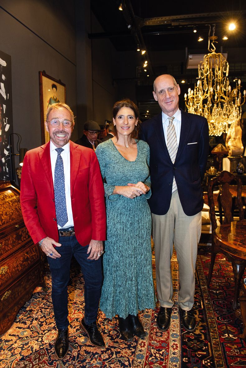 Juan Carlos Areoso, Raquel Monteghirfo y el embajador de Italia Fabrizio Petri