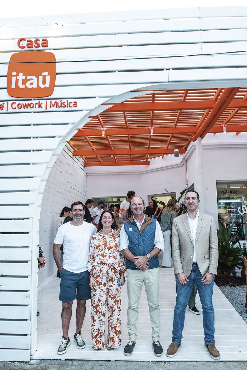 De Itaú Uruguay: director de Banca Minorista Ignacio Arechavaleta, directora de Transformación Florencia Lecueder, CEO Agustín Tafernaberry y director de Tesorería Teodoro Colaroff