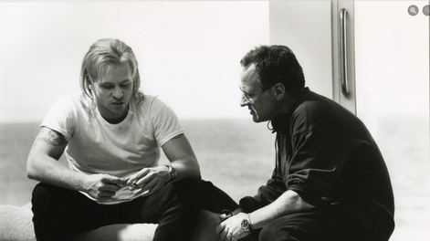 Val Kilmer y Michael Mann en la filmación de ‘Fuego contra fuego’