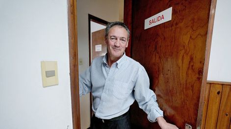 Eduardo Radaelli en su oficina en Montevideo. Foto: Javier Calvelo / adhocFOTOS