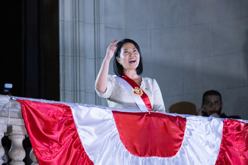 Keiko Fujimori reacciona desde el balcón del Palacio Presidencial de Perú este martes 28 de julio de 2026, en Lima (Perú).
