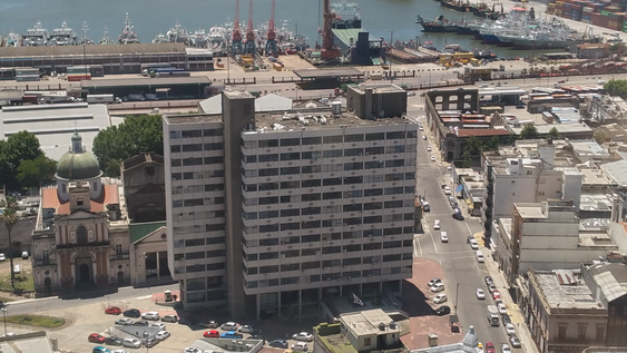 El edificio sede del BCU, en la Ciudad Vieja.