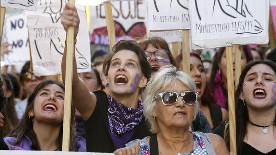 imagen de En un siglo las mujeres pasaron de pedir el voto y el derecho a trabajar a cuestionar las horas que dedican a tareas de cuidados imagen de En un siglo las mujeres pasaron de pedir el voto y el derecho a trabajar a cuestionar las horas que dedican a tareas de cuidados