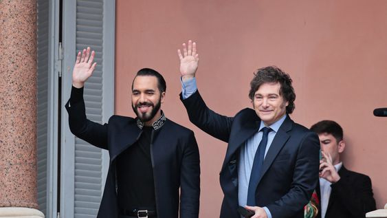 Nayib Bukele, presidente de El Salvador, junto a Javier Milei, presidente de Argentina. Nayib Bukele, presidente de El Salvador, junto a Javier Milei, presidente de Argentina.