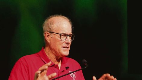 El productor Joel Salatin durante su conferencia en Punta del Este