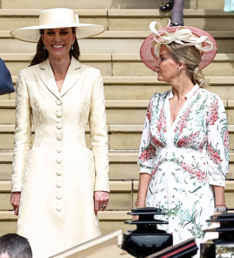 Kate Middleton siguió el desfile desde la entrada de la capilla San Jorge, al igual que la duquesa de Edimburgo, quien acompañó al príncipe Eduardo.