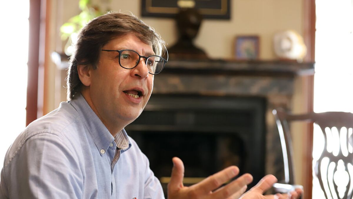 Apremiado por la pérdida de dinero, el Frente Amplio busca sanear sus cuentas rebajando sueldo de Miranda y con más aportes